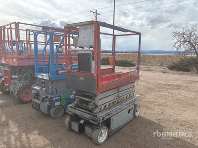 1999 SkyTrak 3219 Electric Scissor Lift