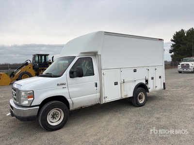 2013 Ford E-350 4x2 Utility Truck