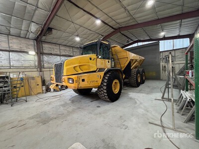 2005 John Deere 400D を見 Articulated Dump Truck