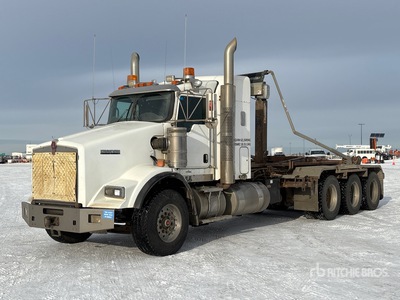 2015 Kenworth T800 8x6 Sleeper Hooklift Truck