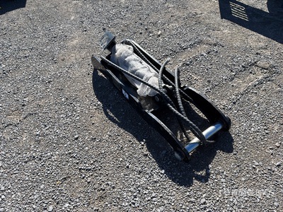 2026 GIYI GY-XJ7T 46 in Hydraulic CAT Hydraulic Excavator Thumb (Unused)