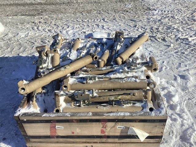 (52) Fascan MIL-001-067 Crane Lift Cylinders