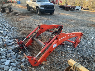 Kubota LA555 Front Loader Attachment (Inoperable)