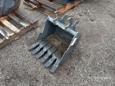 2020 C & P 18 in Digging Excavator Bucket - Fits John Deere 17 G (Unused)