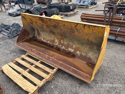 John Deere 92 in Backhoe Loader Bucket