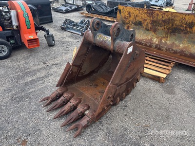 Rockland 30 in .64 cyd Digging Excavator Bucket - Fits John Deere 135 G