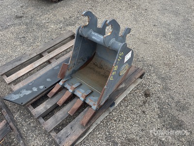 2022 Strickland 18 in Digging Excavator Bucket - Fits John Deere 35Q