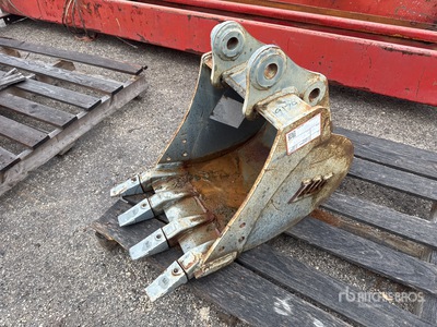 2021 Tag 18 in Digging Excavator Bucket - Fits John Deere 26G (Unused)