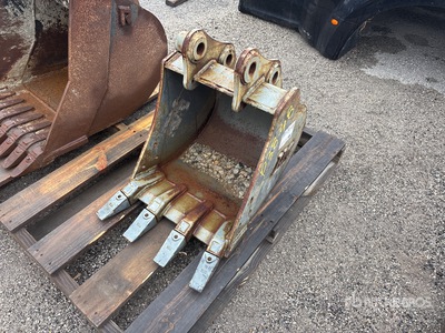 2021 Tag 18 in Digging Excavator Bucket - Fits John Deere 26G (Unused)