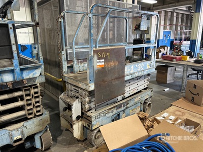 2005 Genie GS-1930 Electric Scissor Lift (Inoperable)