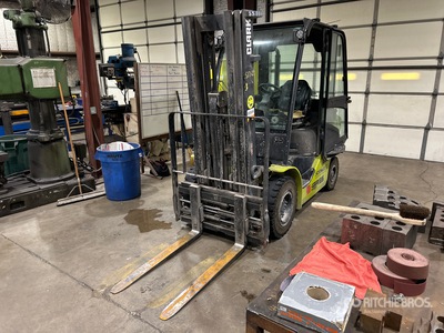 Clark 825D 4800 lb Pneumatic Tire Forklift