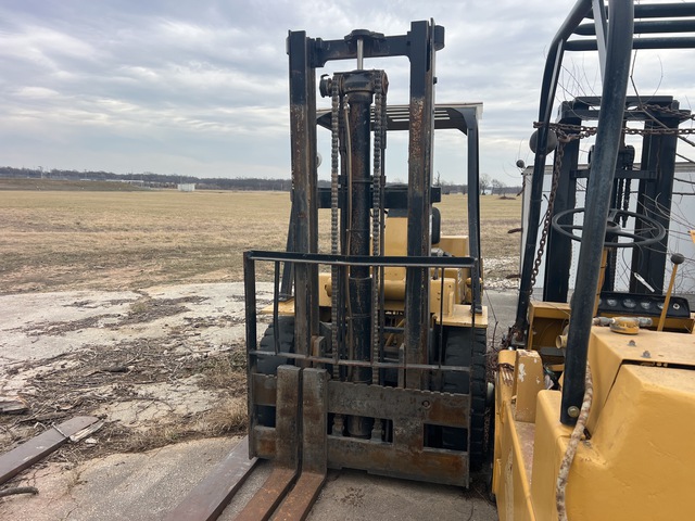 Cat V80E 8000 lb Pneumatic Tire Forklift (Inoperable)