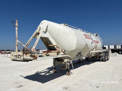 Fruehauf 1040 cft T/A Pneumatic Bulk Trailer
