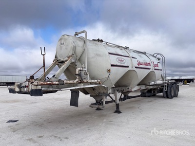 1040 gal T/A Pneumatic Bulk Trailer