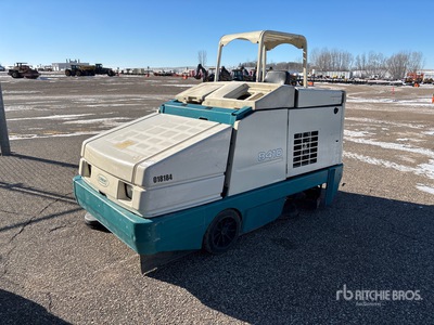 Tennant 8410 Ride-On Floor Scrubber