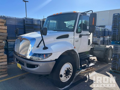 2004 International 4400 S/A Day Cab Truck Tractor