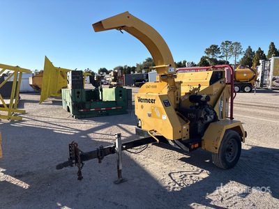 2013 Vermeer BC900XL Tow-Behind Wood Chipper
