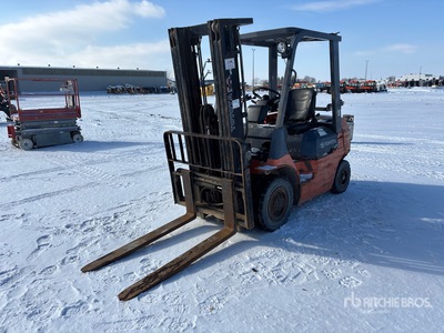 2001 Toyota 7FGU20 4050 lb Cushion Tire Forklift