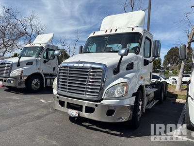 2015 Freightliner Cascadia 113 T/A Day Cab Truck Tractor