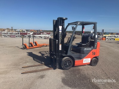 Toyota 8FBCU25 4500 lb Cushion Tire Carretilla Elevadora