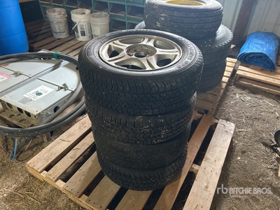 Quantity of (4) Motomaster P205/65R15 Tires