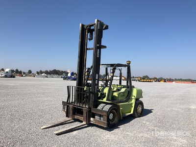 Clark CMP60 13220 lb Pneumatic Tire Montacargas / Forklift