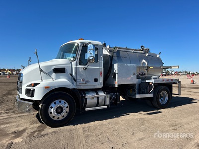 2023 KC Tank on 2024 Mack MD 4x2 Vacuüm Graafmachine