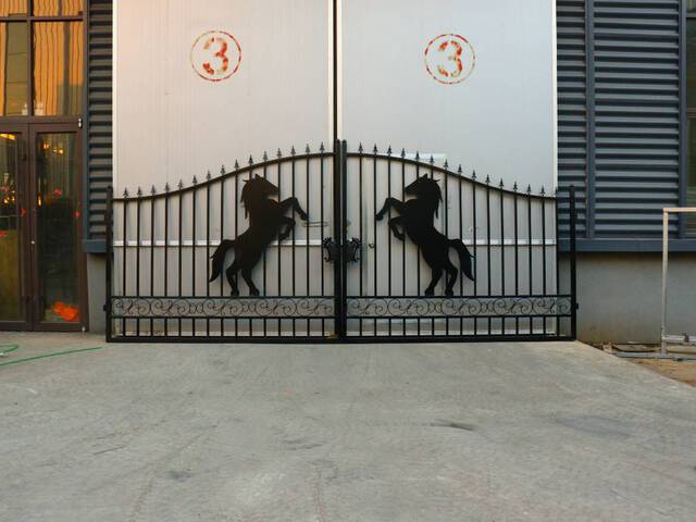 Greatbear Wrought Iron Driveway Gate (Unused)