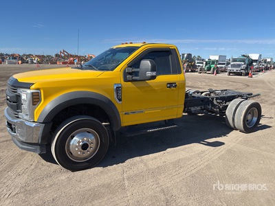 2019 Ford F-550 4x4 を見 Cab and Chassis