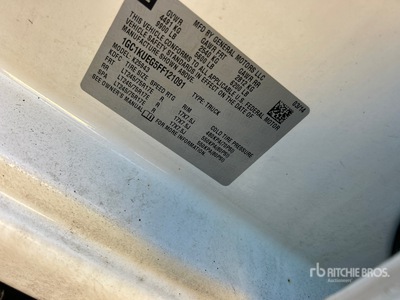 2015 Chevrolet Silverado 2500HD 4x4 Crew Cab Camión con pala para nieve