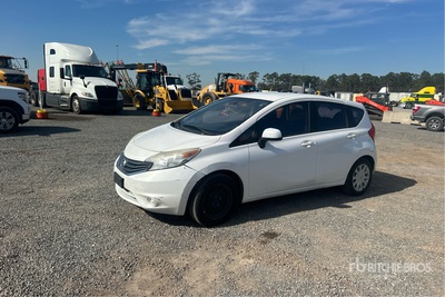 2014 Nissan Versa Note SV Automobile
