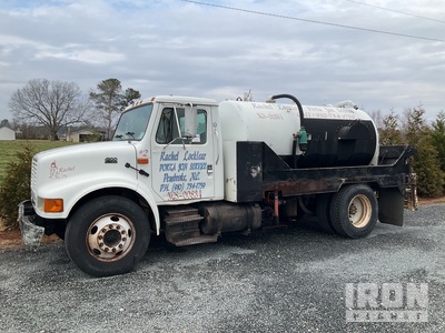 2001 International 4900 4x2 Vacuum Tanker Truck