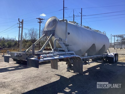 2004 Trail King TKIJ Bulk Cement Storage Tank