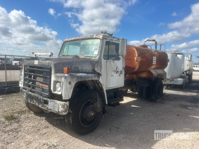 1988 International 4300 4x2 Water Truck
