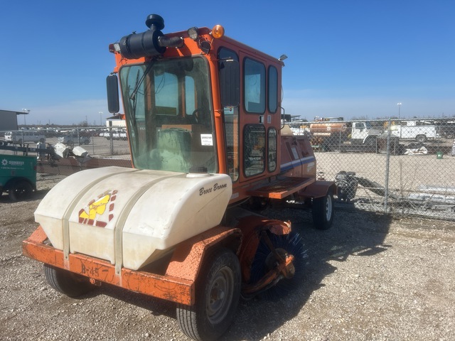 2014 Broce KR350 Self-Propelled Broom