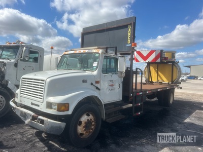 2001 International 4700 4x2 Attenuator Truck