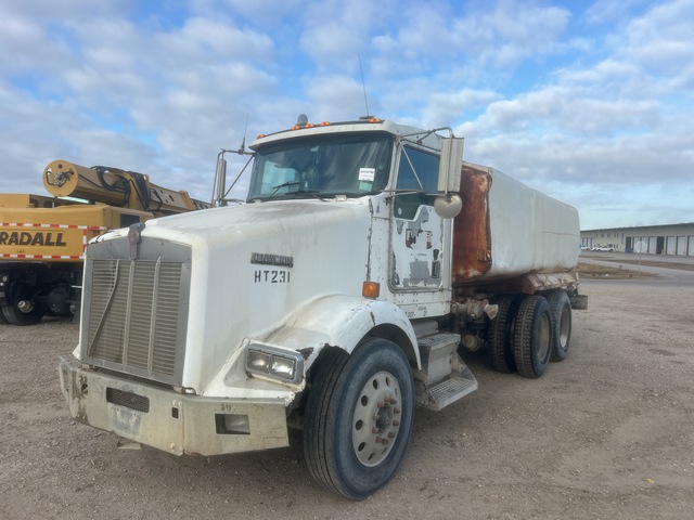 2001 Kenworth T800 4000 gal 6x4 Water Truck 2001 Kenworth T800 4000 gal 6x4 Water Truck