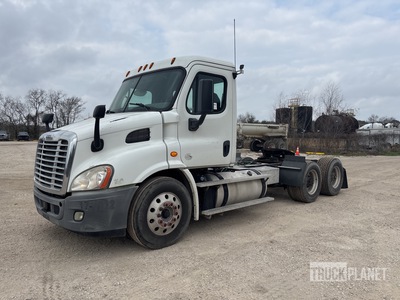 2016 Freightliner Cascadia 113 6x2 T/A Day Cab Truck Tractor