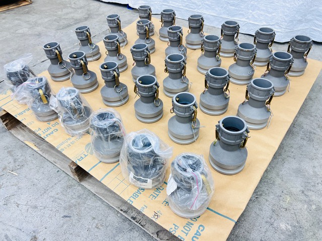 Quantity of (30) 4 in to 2 in Quick Connects Reducer w/ Camlock Ends (Unused)