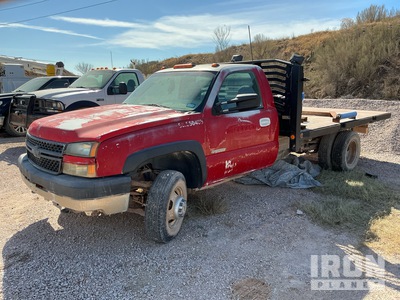 2005 Chevrolet 3500 4x2 شاحنة مسطحة (Inoperable)