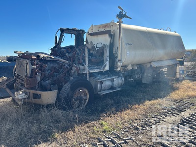 2013 Cat CF7AA 7000 gal 6x4 Autocarro per acqua (Inoperable)