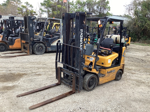 Hyundai 25LC-7A 5070 lb Cushion Tire Forklift
