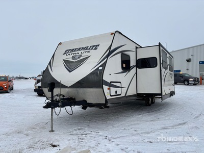 2015 Gulf Stream 30 ft T/A Remorque récréative