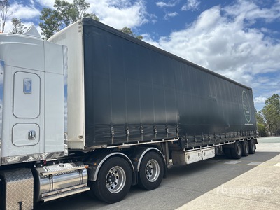 2005 MaxiTrans Curtain Side Trailer