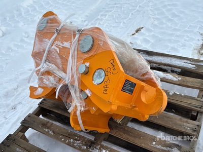 2026 GIYI 12.2 in Hydraulic Quick Coupler - Fits Cat 320 (Unused)