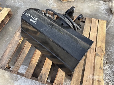 2026 GIYI GY-D3T 32 in Tilting Godet d'excavatrice - Fits Cat 3 to 5 ton (Unused)