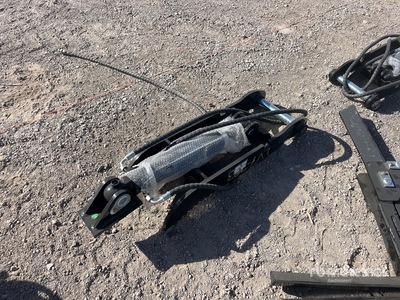 2026 GIYI GY-XJ5T 36 in Hydraulic Excavator Thumb (Unused)