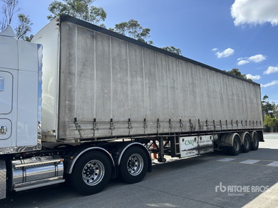 2009 MaxiTrans Curtain Side Trailer