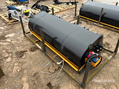 2026 GIYI GY-BS72 72 in Closed Spazzatrice per mini pala (Unused)