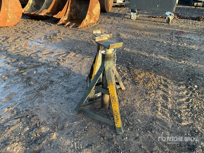 Quantity of (2) Axle stands